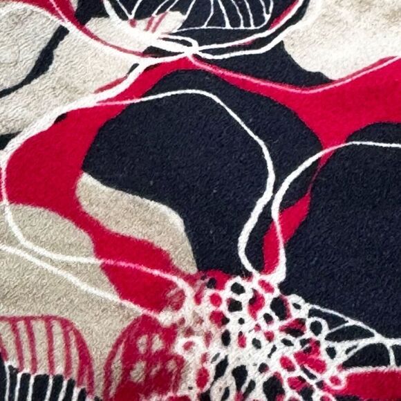 Lane Bryant Floral Flounce Blouse Women’s 26/28 V-neck Red Navy - Picture 12 of 12